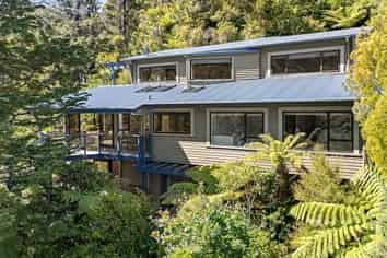 136 Cheviot Road, Lowry Bay, Eastbourne