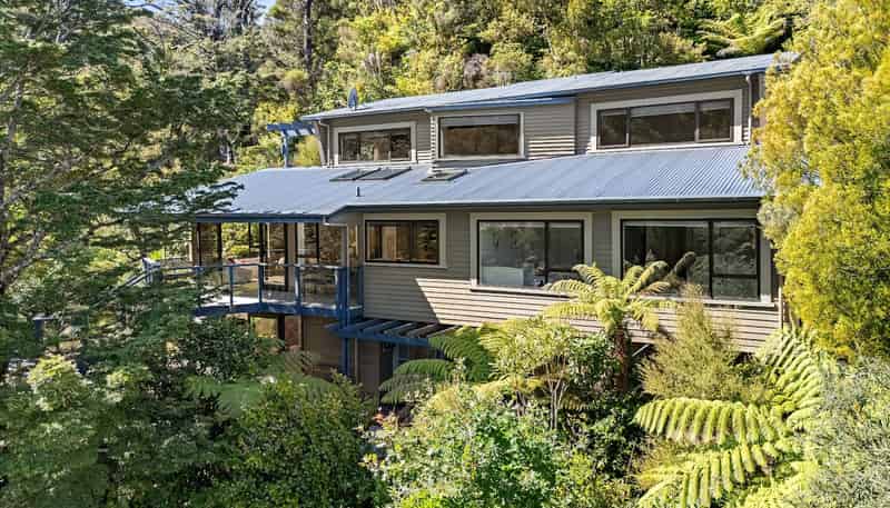 136 Cheviot Road, Lowry Bay, Eastbourne