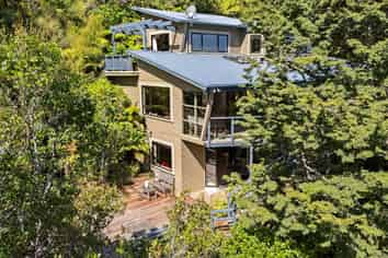 136 Cheviot Road, Lowry Bay, Eastbourne