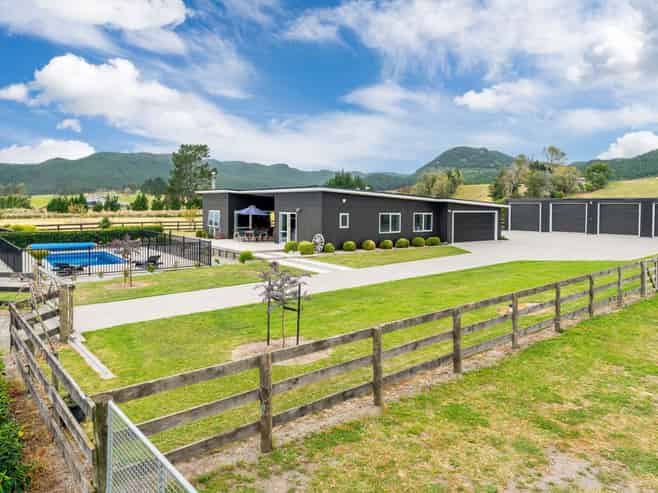 341 White Road, Broadlands Forest