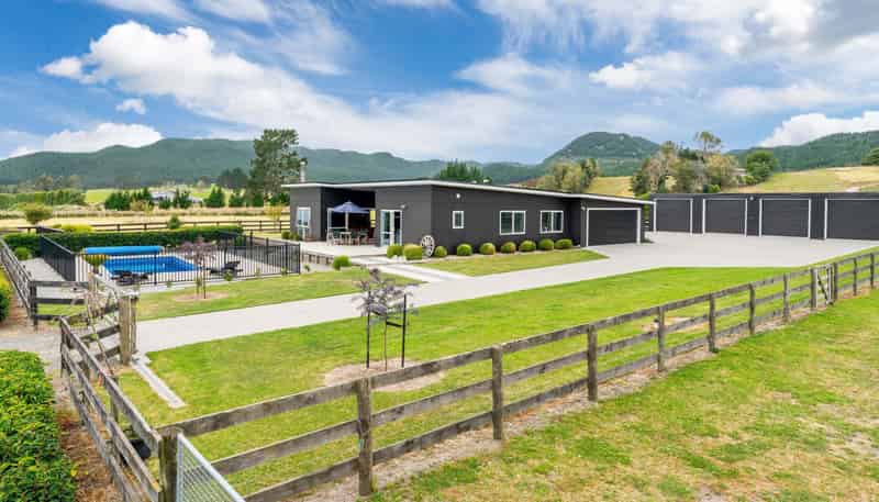341 White Road, Broadlands Forest