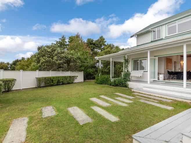 1268 East Coast Road, Redvale