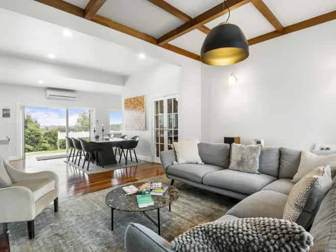 1268 East Coast Road, Redvale