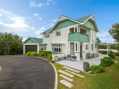 1268 East Coast Road, Redvale