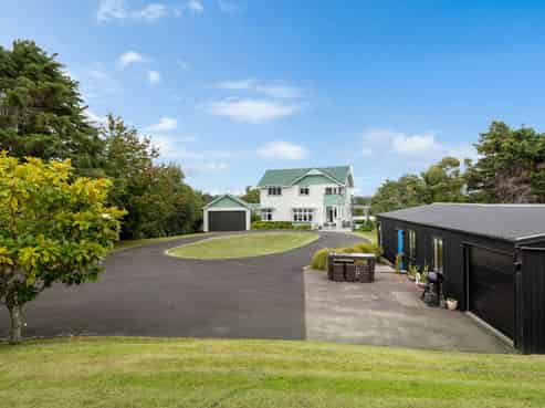 1268 East Coast Road, Redvale