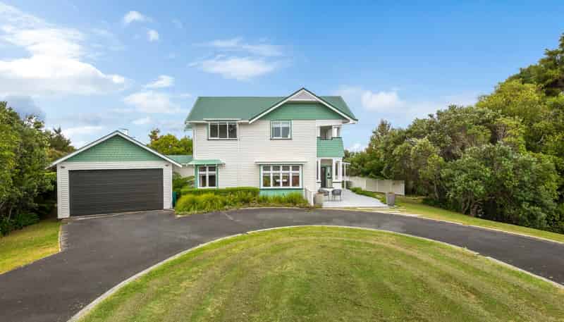 1268 East Coast Road, Redvale