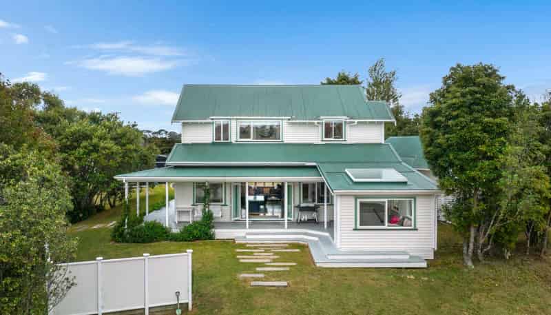 1268 East Coast Road, Redvale