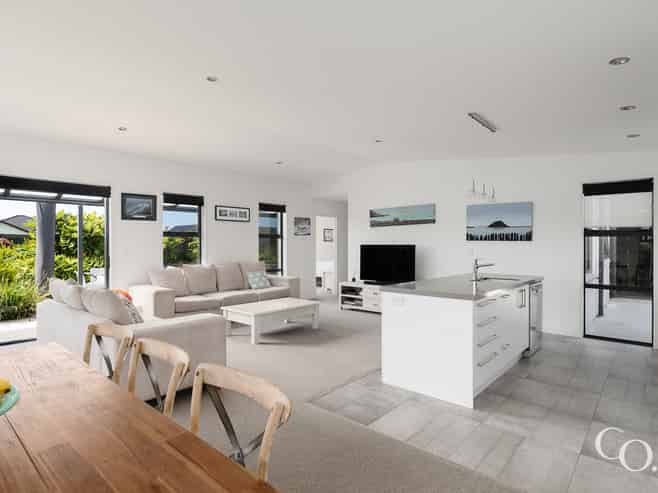 2 Te Hare Piahana Way, Papamoa