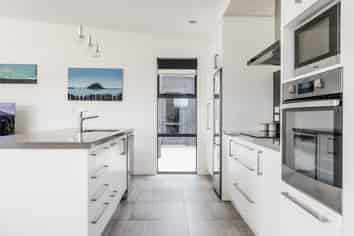 2 Te Hare Piahana Way, Papamoa