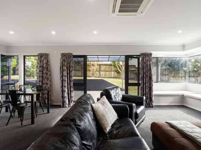 51 Sunnyhills Avenue, Glenview