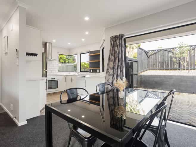 51 Sunnyhills Avenue, Glenview