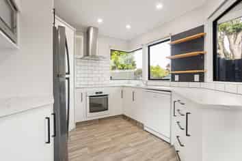 51 Sunnyhills Avenue, Glenview