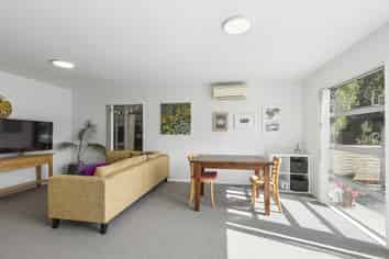 24A Kellsmere Crescent, Island Bay