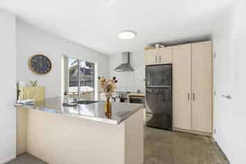 24A Kellsmere Crescent, Island Bay