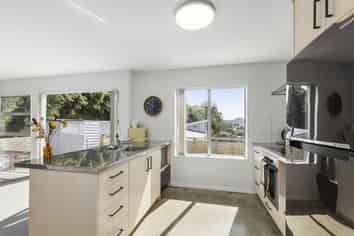 24A Kellsmere Crescent, Island Bay