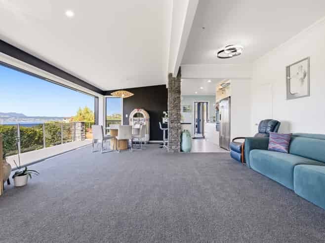 2 Scenic Heights, Acacia Bay