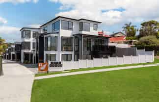 4/8 Park Rise, Campbells Bay