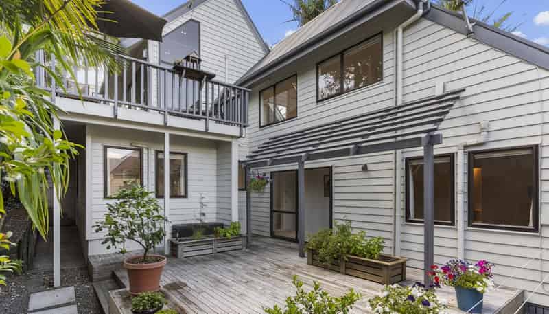 2/31 Clifton Road, Herne Bay