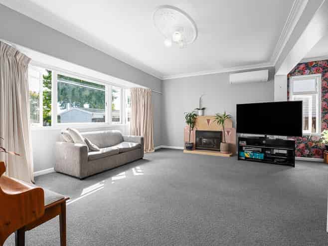 64 Galloway Street, Hamilton East