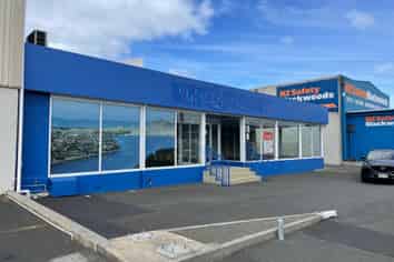 Prominent Trade Showroom & Storage