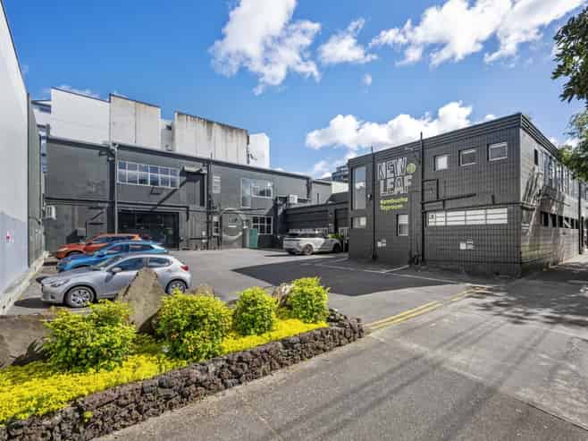 Spacious, functional workspace