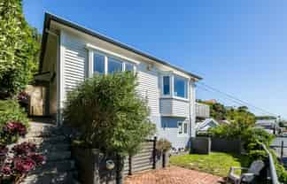 112 Eden Street, Island Bay