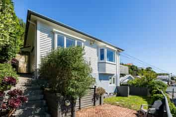 112 Eden Street, Island Bay