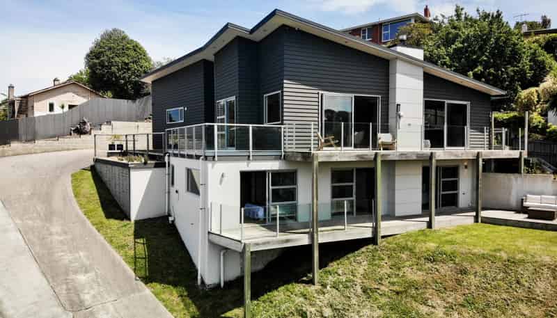 10 Carson Street, Mornington