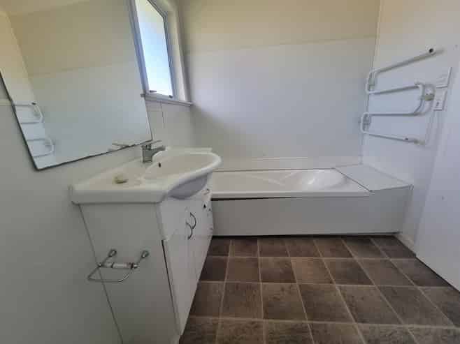 10767A Route 52, Pongaroa