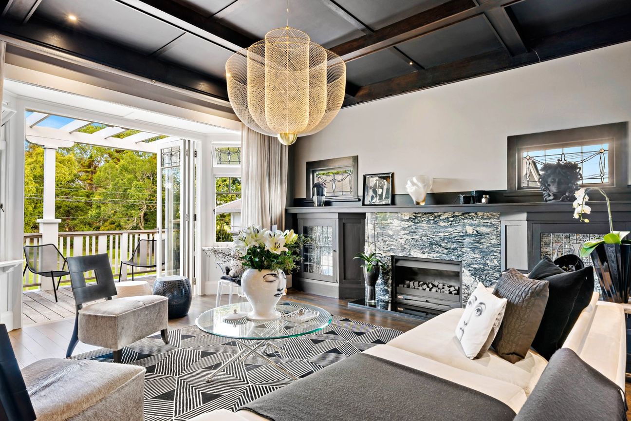 Luxury residence with independent guest house - Widok 6