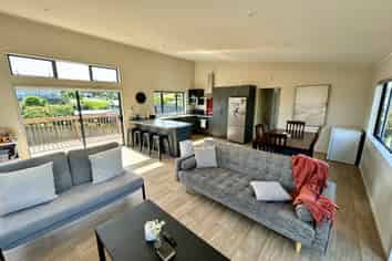 11 Te Whai Street, Mangawhai Heads