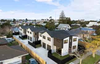 37F Flanshaw Road, Te Atatu South