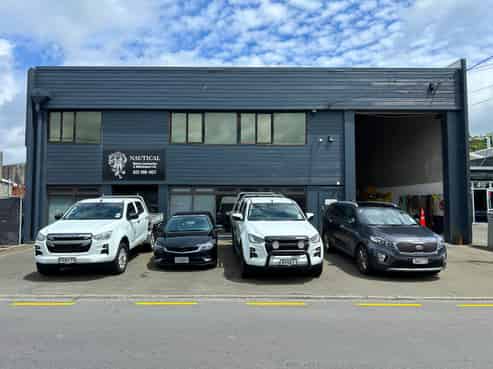 Solid Warehouse with Offices and Mezzanine