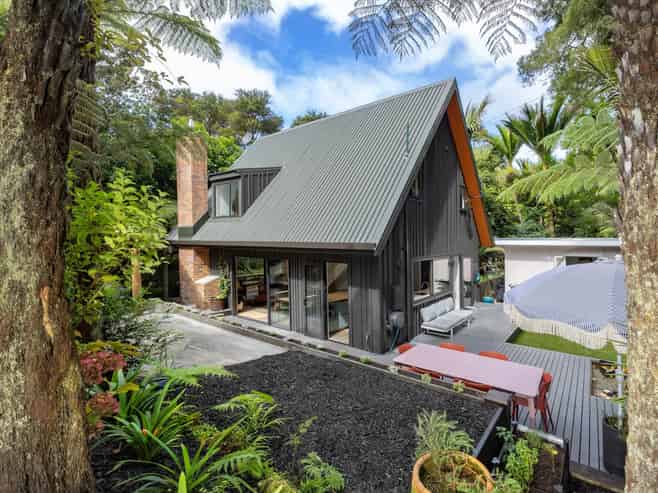 324 Huia Road, Titirangi