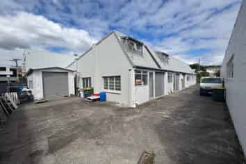 Functional Tradesman Unit + Shed & Yard