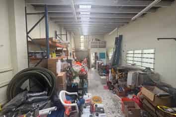 Functional Tradesman Unit + Shed & Yard