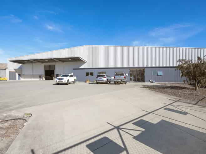 High-Stud Warehouse on 1.2497ha Section