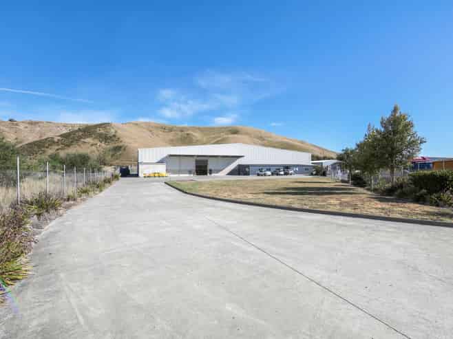 High-Stud Warehouse on 1.2497ha Section