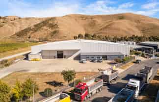 High-Stud Warehouse on 1.2497ha Section