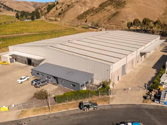 High-Stud Warehouse on 1.2497ha Section