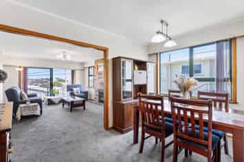 22 Cotswold Crescent, Newlands