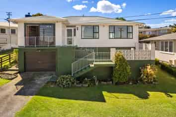 22 Cotswold Crescent, Newlands