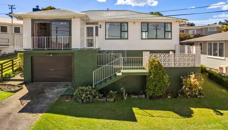 22 Cotswold Crescent, Newlands