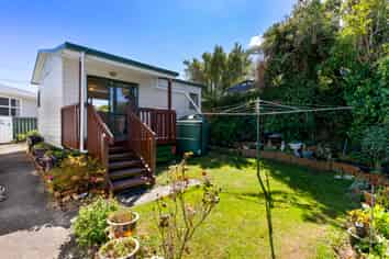 22 Cotswold Crescent, Newlands