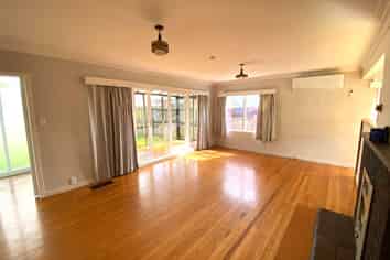 8A Woolfield Road, Papatoetoe