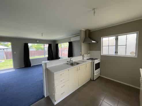 2/821 Lawrence Street, Akina