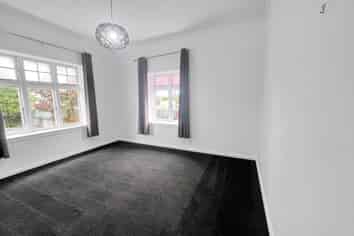 195  Ferguson Street, West End