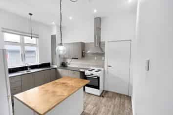 195  Ferguson Street, West End