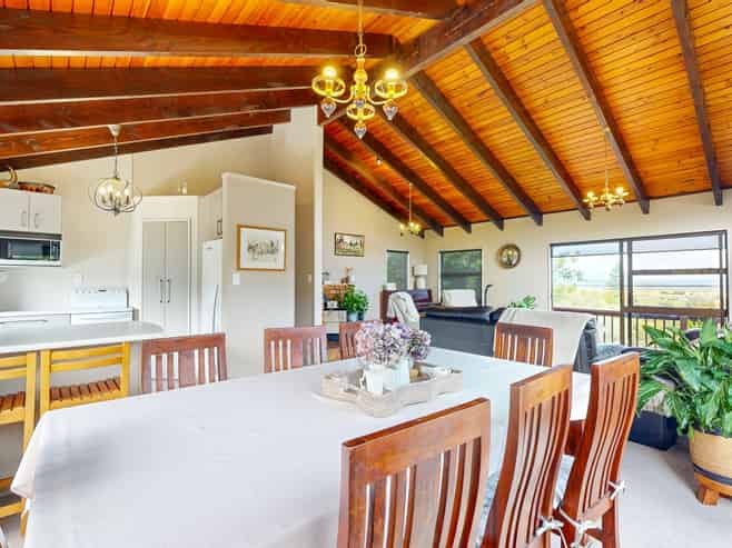 101 Mount View Road, Thames