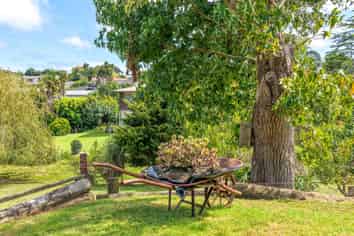 101 Mount View Road, Thames